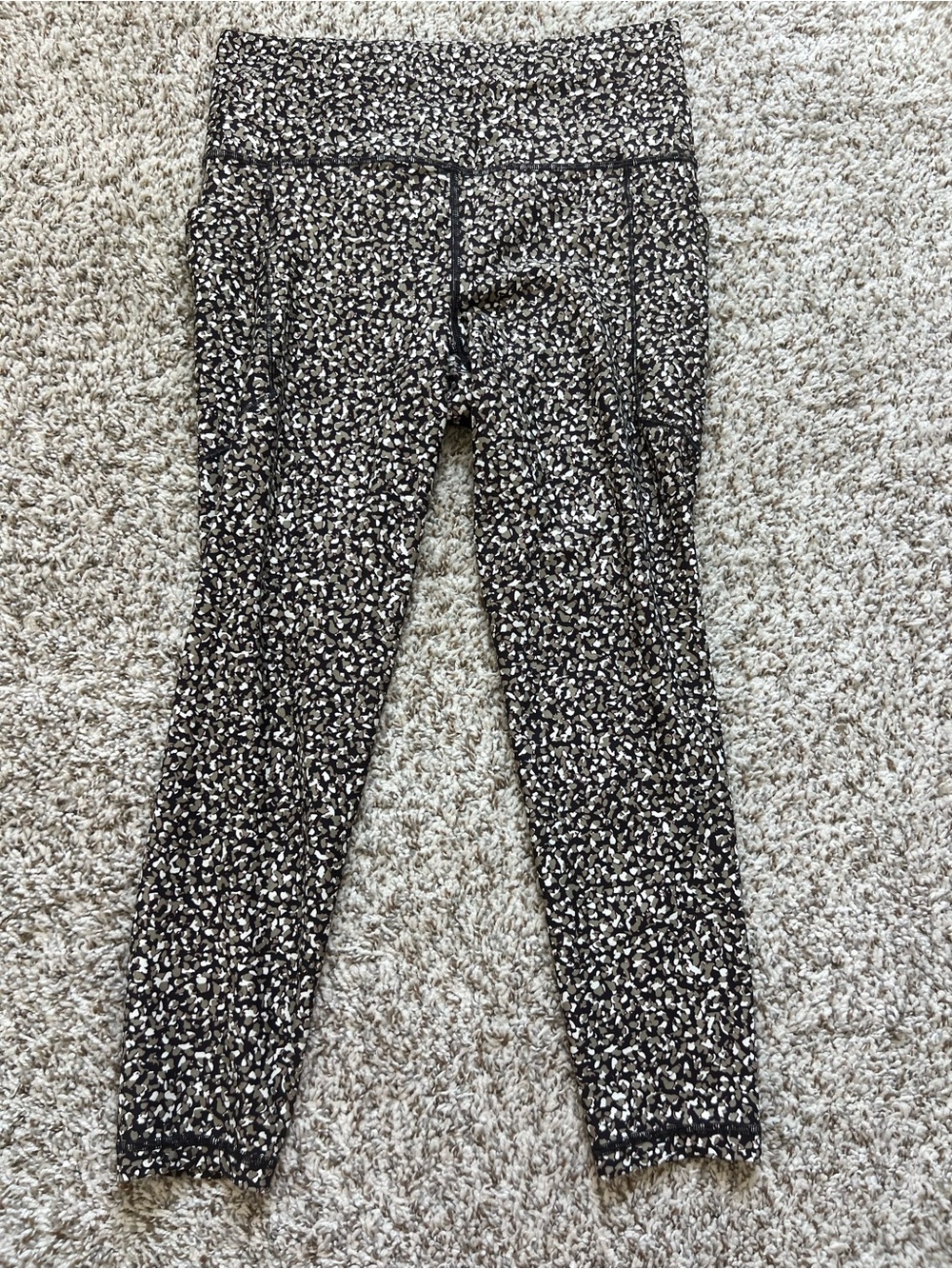 Athleta Salutation Stash 7/8 Tight Sz M